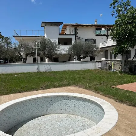 Casa Vacanza E بيت للعطل *
